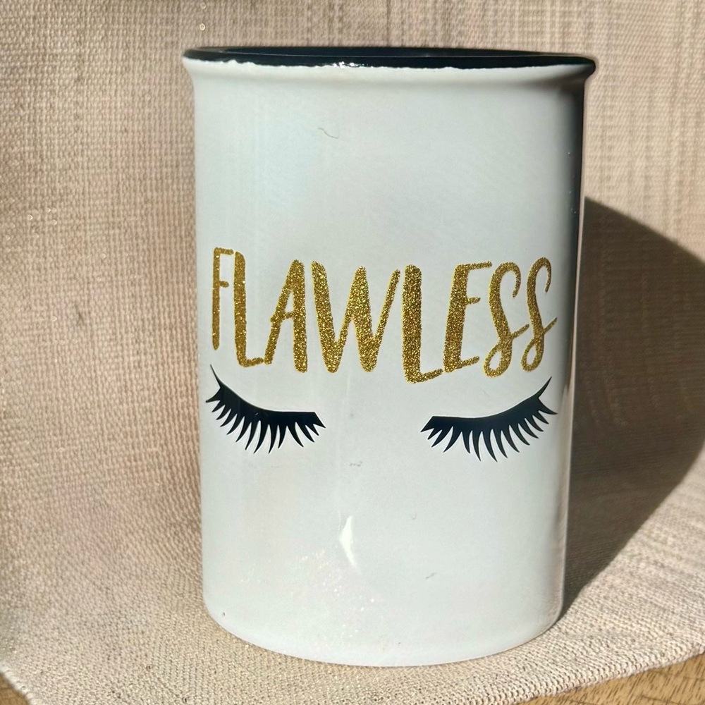 🤍 White Ceramic Makeup Brush Holder -  Gold glittery "Flawless" w/ lash design 🤍